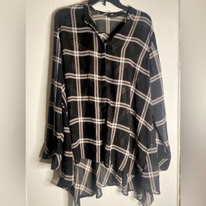 XL PLAID BUTTON UP BLACK AND WHITE